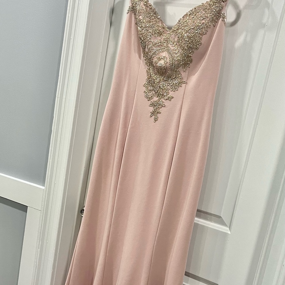 It's a used dress I wore it once.